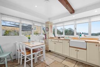 Traditional Cotswold escape with garden and fireplace - 3