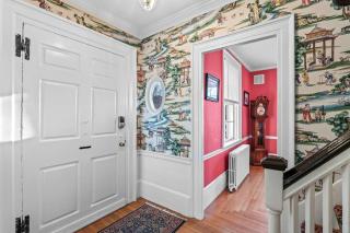 2 Floor 1BR w/Parking in the Heart of Salem - 3