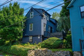 Minutes to Salem|Historic Marblehead Nautical Home - 2