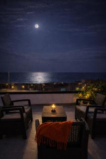 Boho Chic Apartment - Walk to Beach, Rooftop, Workspace, Free Parking & AC - Imi Ouaddar - 6