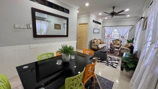 Lot 7 Gombak Unit A Homestay - 2