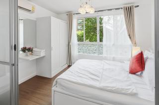 Spacious 1BR wSofa Bed Pool Gym 1Gbps Wi-Fi - 9