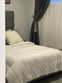 Modern Calgary Stay - 0