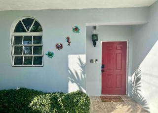Entire townhouse in Nassau, Bahamas - 2