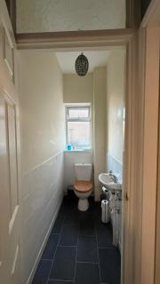 Spacious high street apartment, Sleeps 6 - 9