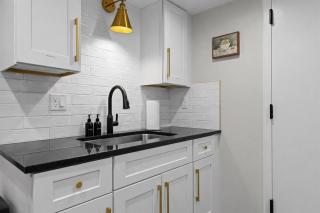 Comfortable Basement Studio Living Near Major Road - 9