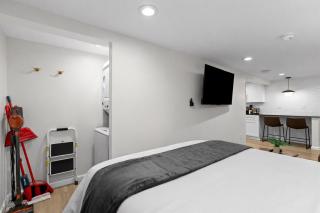 Comfortable Basement Studio Living Near Major Road - 3