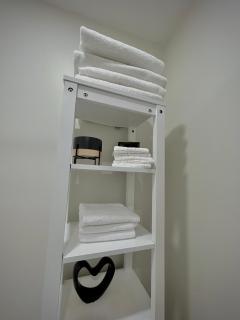 Your cozy Caribbean-inspired stay just 1 hour north of Toronto - 6