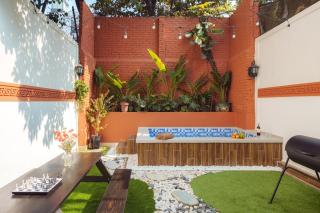 Train Spotters' Loft in OLD QUARTER - 0