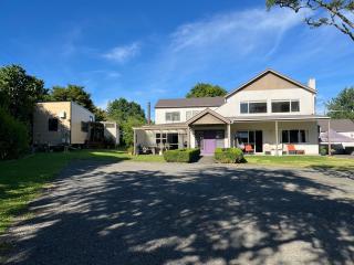 Maxwell's Guest House and Tiny Home - 2