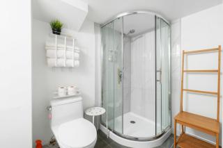 BudgetWise Semi-Basement near Airport, UBC, Downtown in Vancouver - 2