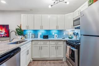 Peaceful Downtown Stay Near Restaurants - 8