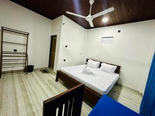 Moonlight Beach Stay - 1