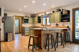 Blue Pine Forest Lodge cabin - 6