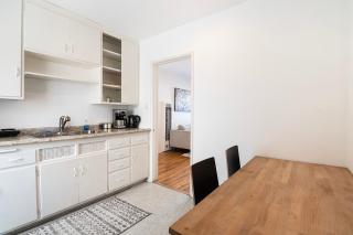 Affordable One-Bedroom Close to Pico and Beverly Hills - 3