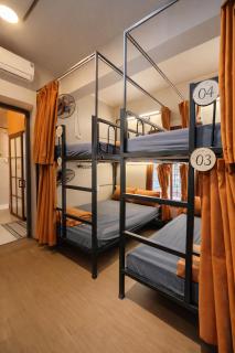 Top Floor Hostel - 3 mins to Train street - Female Dorm - Big bed - 6