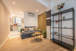 Spacious Syntagma Studio King Bed & Work space - 4