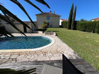villa avec jardin et piscine privée - 8