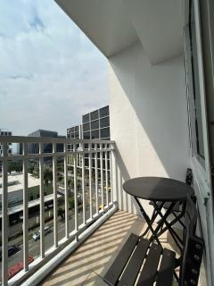 Cozy 1 BR unit at Shore 1 Residences Mall of Asia - 9