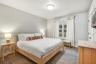 Lux Home with Gas Fireplace, Hot Tub, 8 min to lift 7 - Bunk Room for Kids! home - 2