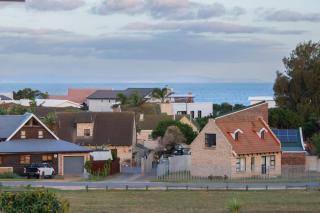 Parkside Beach Apartments - 3