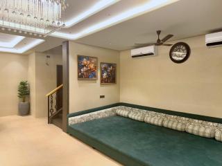 Sky Villa Private Luxury Retreat - 3