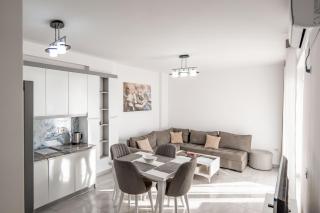 AZURE VISTA Apartment-White Residence - 2