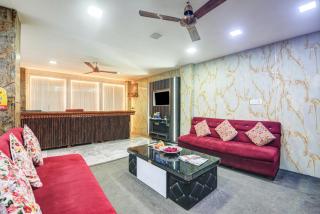 Hotel Heritage Home -3 Mins Walk from Metro And 5 Mins from Rail Station - 7