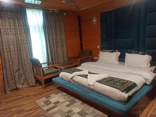 Birdsong Pahalgam 6BR Stay with Riverside - 9