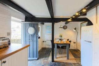 Listed Fisherman's Cottage Mevagissey Sea Views - 9