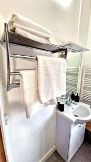 Appartement T2 au calme 10 min de métro Barriere de paris , Lavache - 8