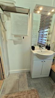 Appartement T2 au calme 10 min de métro Barriere de paris , Lavache - 2