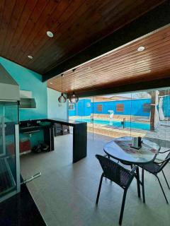 Casa espaçosa com piscina, jacuzzi, espaço gourmet com churrasqueira - 7