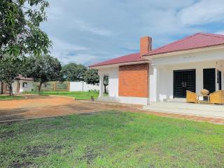 Poinsettia White House - Exclusive Private Villa with Pool - 1