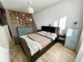 Sunny View 2BR Apartment with Terrace - near VIVO and Amethyst - 6