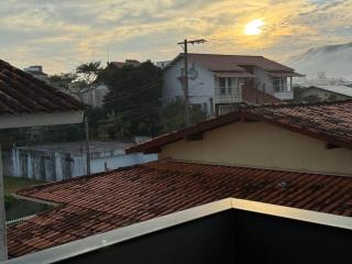 Casa com Churrasqueira a 750m da Praia - 3 Quartos - 4