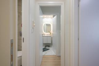 Luxurious, Equipped, Metro-Facing Flat in Athens - 4