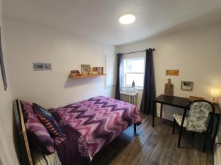 Affordable/Quiet Private Room - 7