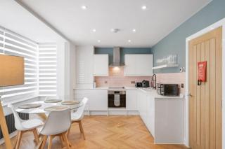 Modern Apartment with Parking nr Seafront - 7