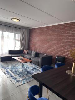 Large 3 Bedroom Apartment in Midrand, Waterfall City - More space than a hotel room - Ideal for families, groups and work trips - 15 Elizabeth Place - 8