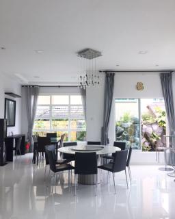 Crystal Cameron Vacation Bungalow - 1