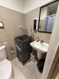 Bayshore Getaway Condotel by Clowie - 8