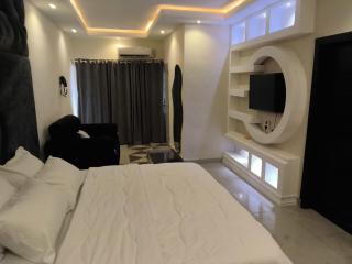 Spacious Studio apartment for individual or couple - 0