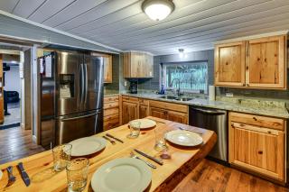 Home Theater and Hot Tub! Home Near Higgins Lake - 3