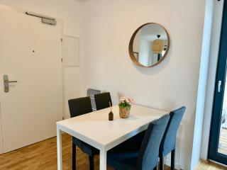 Modern Premium Apartment with Balcony & Free Parking - 3