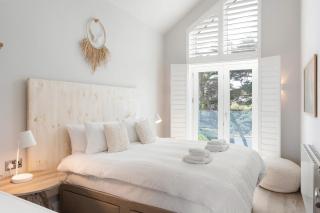 Contemporary Townhouse with Sea Views & Parking - 7