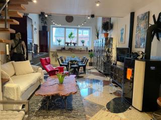 Udda boende med wow-känsla och spabad på terrassen - 0