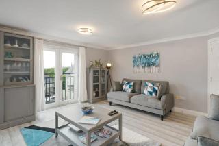 Stylish Apartment with Private Parking Torquay - 4
