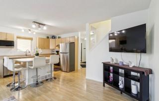 Renovated Cozy Family Home Spacious, Modern - 4