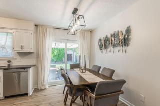 Comfortable 4 BDR Home, Easy KC Access, Pets OK - 5